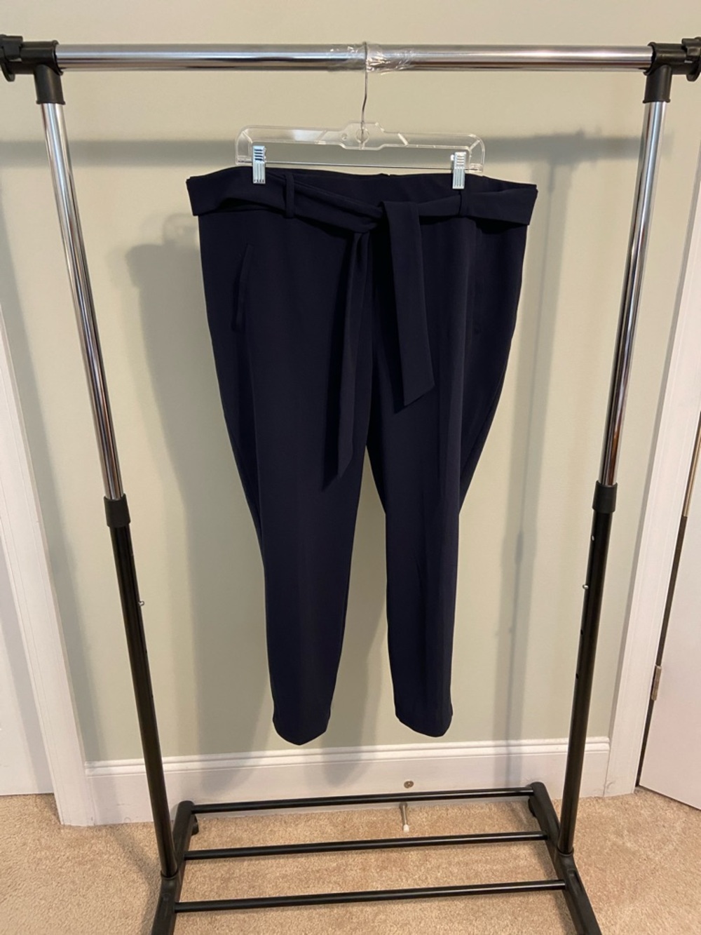 Jones New York Navy Pull-on Tie-Belt Tapered Ankle Pants.